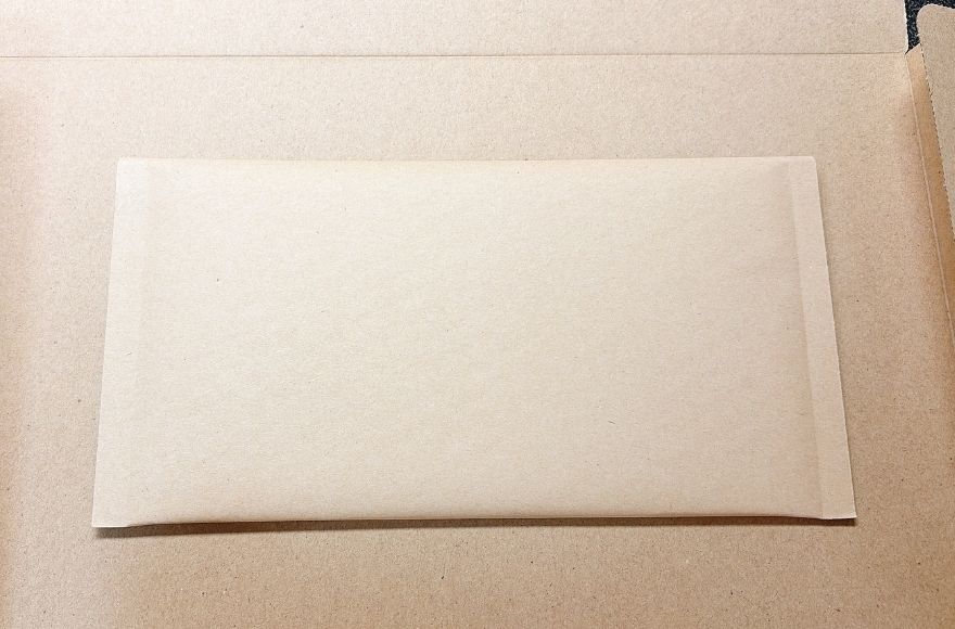 ペンギンガチャの梱包状態の封筒