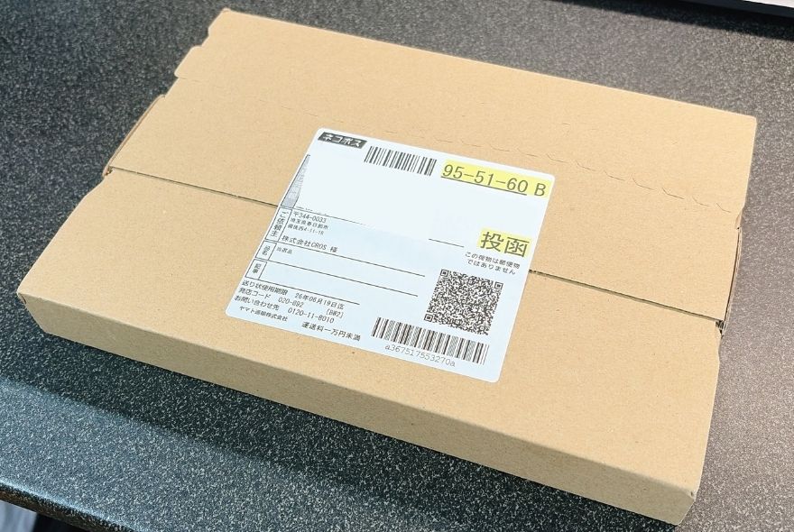 TORAオリパから届いたヤマト運輸ネコポスの小型ダンボール