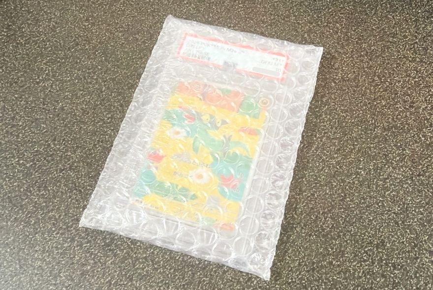 TORAオリパから届いたカードのプチプチ保護梱包