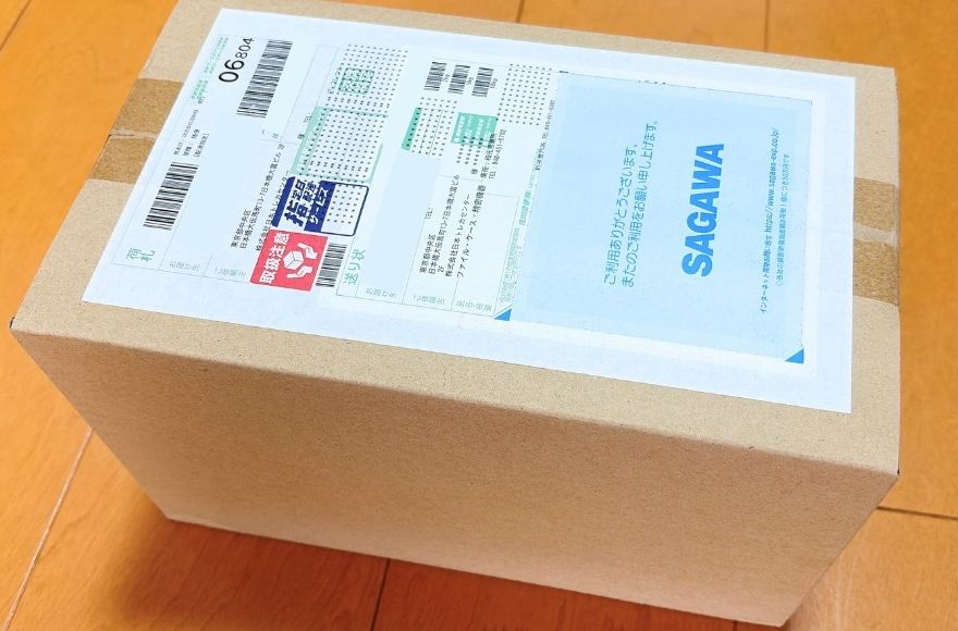 日本トレカセンターから届いたラブブのダンボール箱